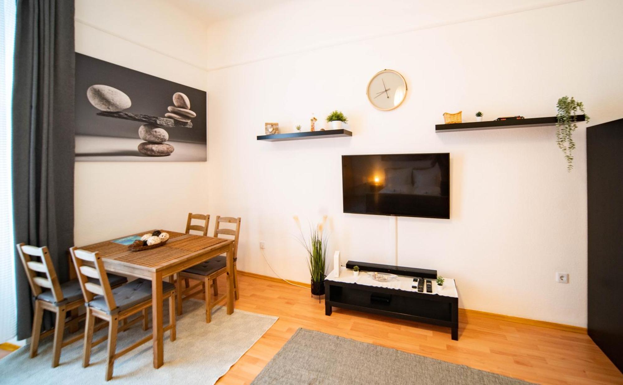 Free Parking Charlie'S Residence - 2Sep Room, Ac, Fast Wifi, Tv — Photos 2